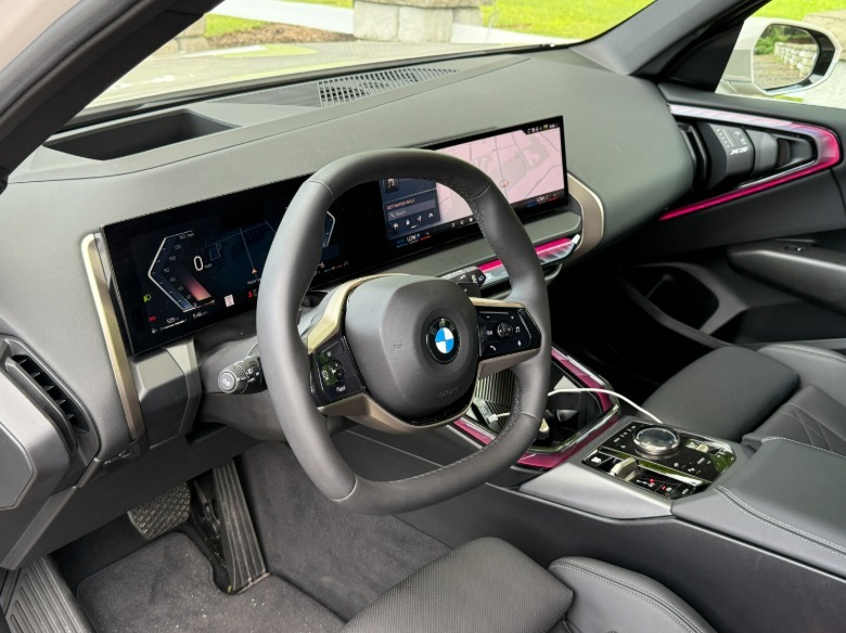 2025 BMW X3 xDrive30 interior view