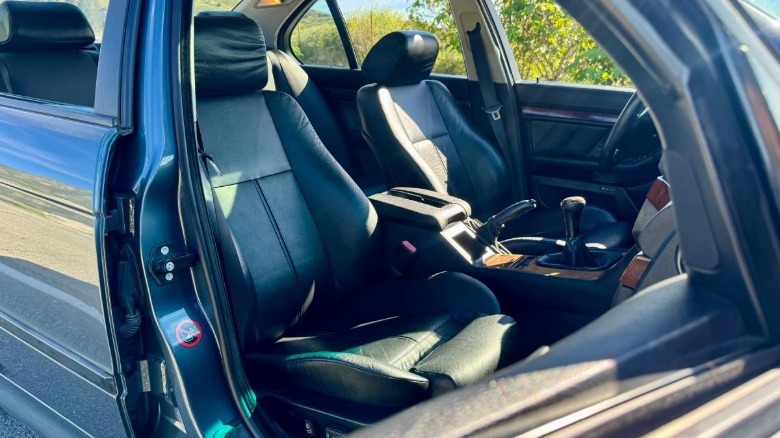 2000 BMW 540i interior image
