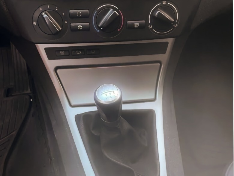 2005 BMW X3 Six-Speed Shifter image