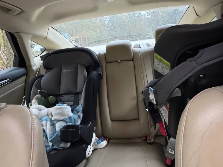 2013 Ford Fusion rear seat image