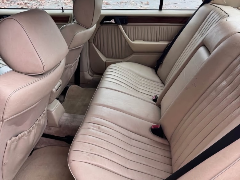 1995 Mercedes-Benz 300D rear seat image