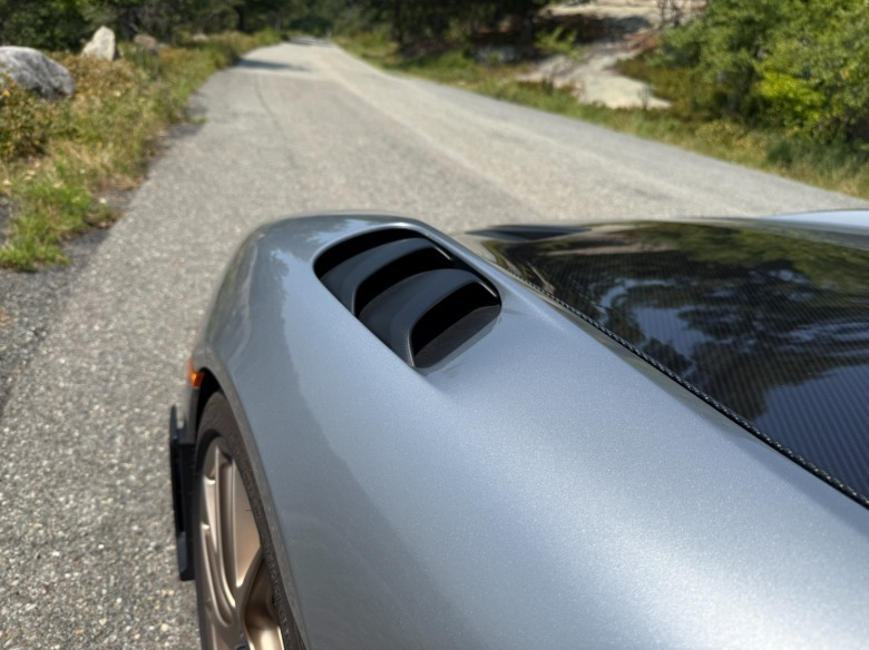 2025 Porsche 718 Cayman GT4 RS front fender