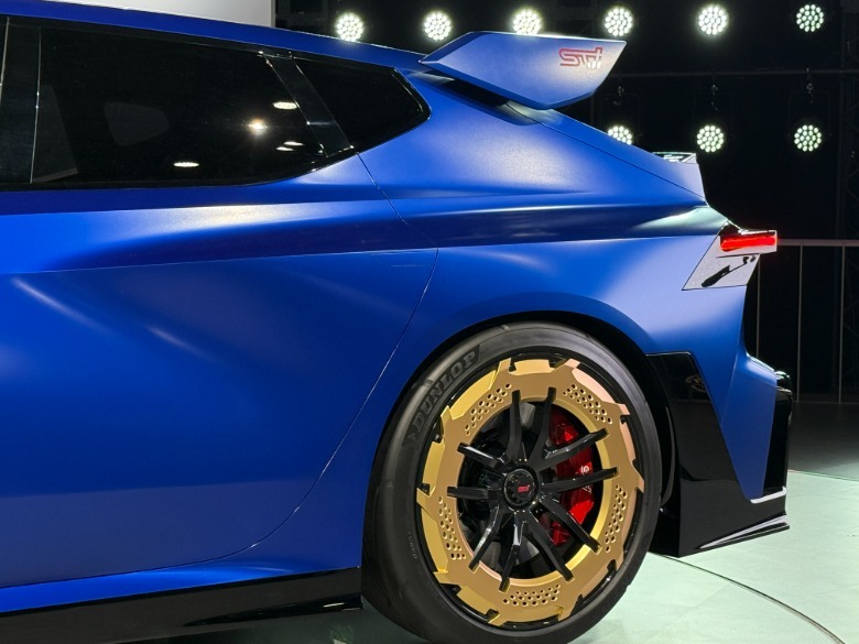 Subaru Performance-E STI concept