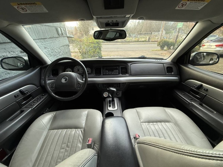 2004 Mercury Marauder Dashboard image