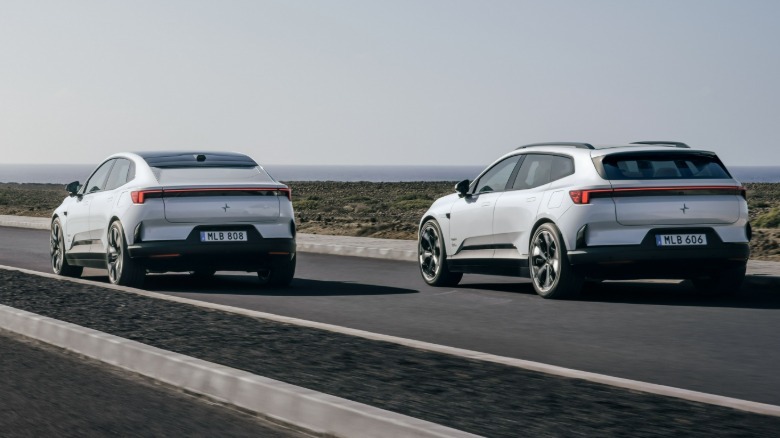 A Polestar 4 Coupe driving next to a Polestar 4 SUV