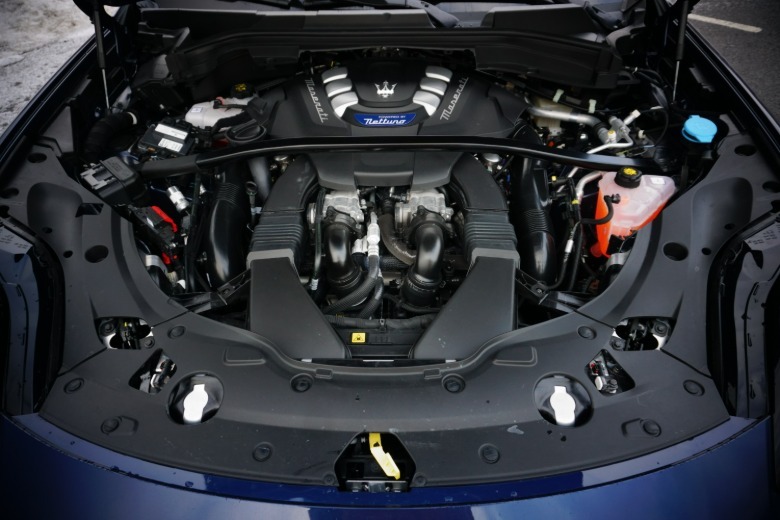 2026 Maserati Grecale Trofeo engine