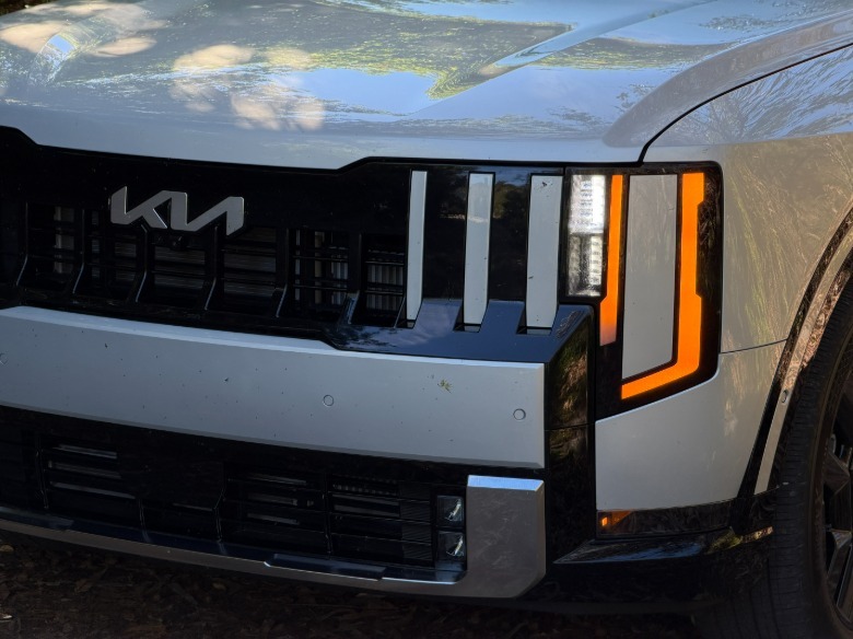 Headlights of a silver Kia Telluride