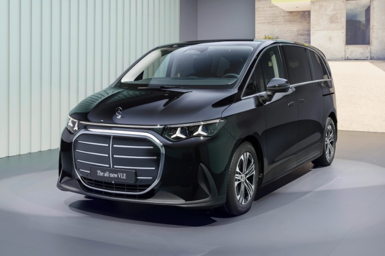 black 2027 Mercedes VLE front three-quarter