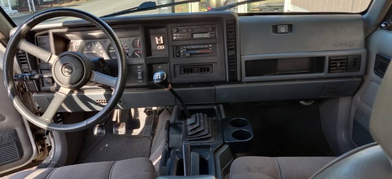 1993 Jeep Cherokee Sport Dashboard image