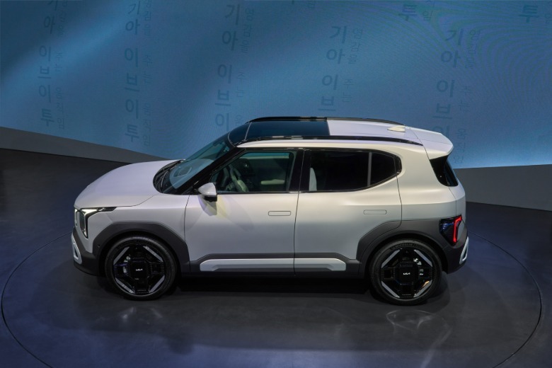 Side view of a Kia EV2 GT-Line