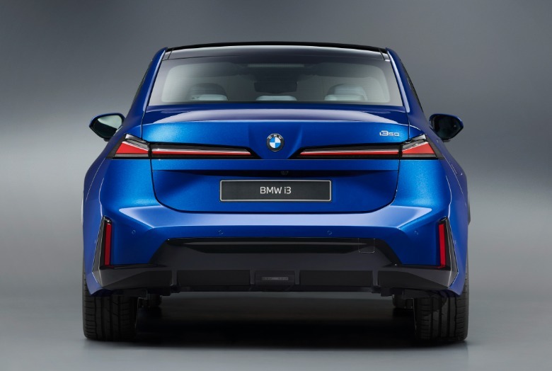 Rear end of a blue BMW i3