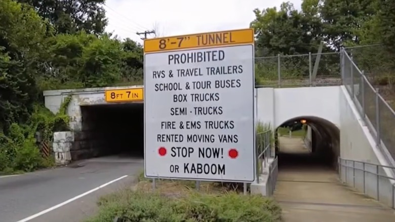 Low bridge warning sign in Newark