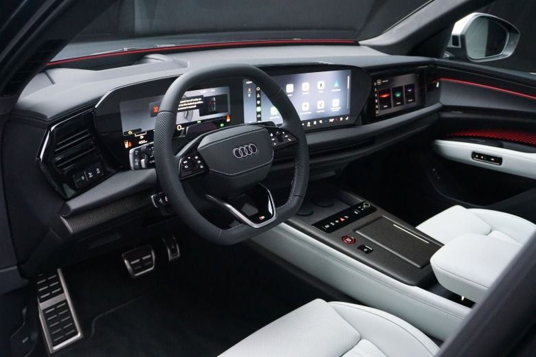 2027 Audi SQ9 interior