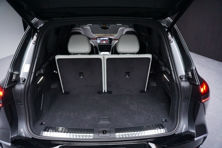 2027 Audi SQ9 trunk