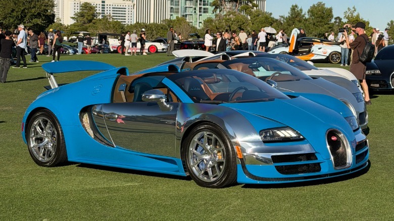 Front 3/4 position of a bluish and aluminum Bugatti Veyron Grand Sport Vitesse