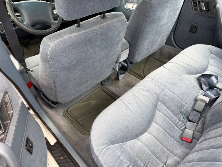 1995 Oldsmobile Cutlass Supreme SL back seat image