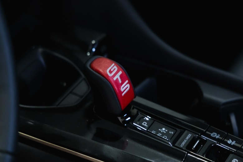 Shifter of the Toyota Crown Signia GT-S Performance Concept