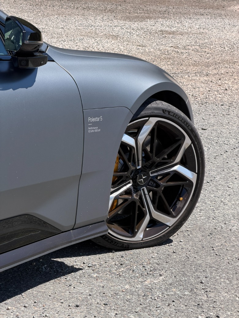 Front wheel of a Polestar 5