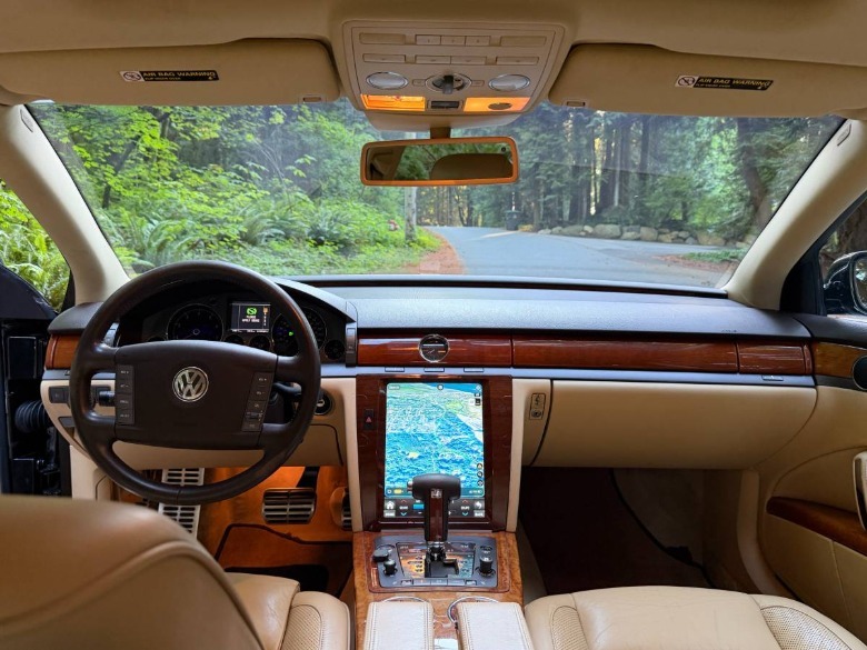 2005 Volkswagen Phaeton W12 2+2 dashboard image