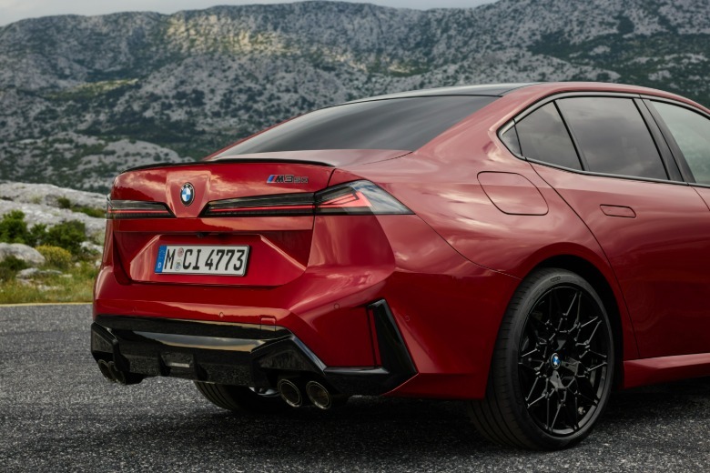 Rear end of a 2027 BMW M350