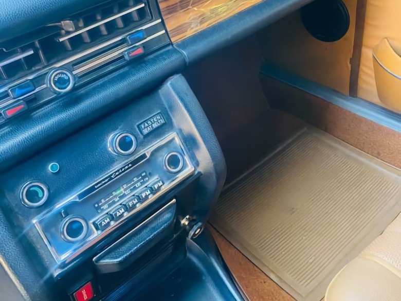 1972 Mercedes-Benz 250 2.8 Becker Europa Stereo image