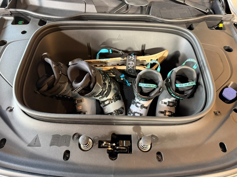 Silver 2027 Mercedes-Benz GLB350 4Matic frunk