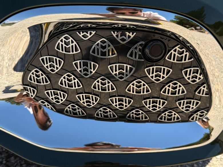 2027 Mercedes-Maybach S580 grille