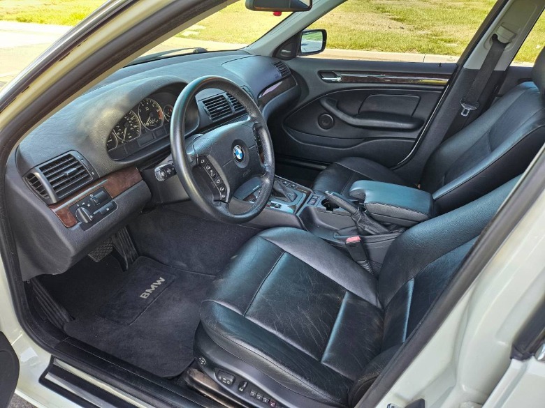 2001 BMW 330xi interior imag