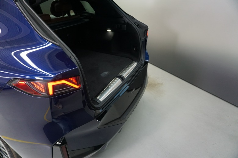 2027 BMW iX5 60 xDrive trunk