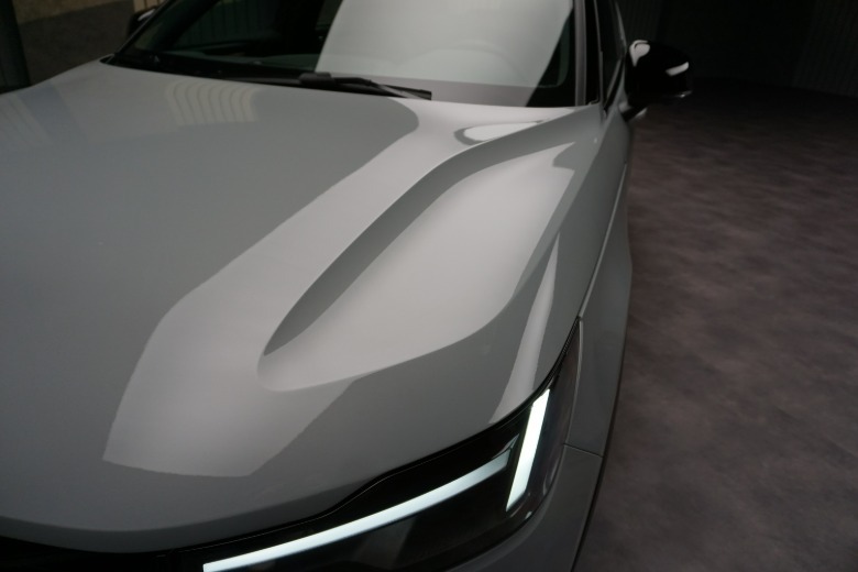 2028 Volvo XC40 hood