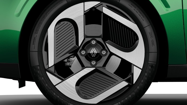 Tri-spoke wheel on a green Renault Twingo