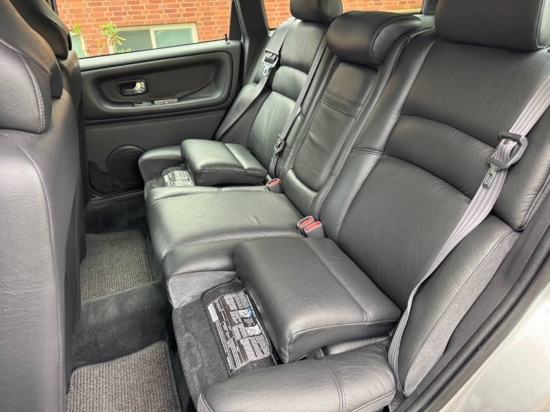 Rebuilt title 2000 Volvo V70 XC rear child seats image