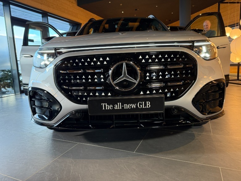 Silver 2027 Mercedes-Benz GLB350 4Matic front view