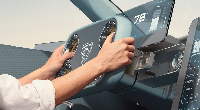 Hypersquare steering wheel in the Peugeot RCZ Vision