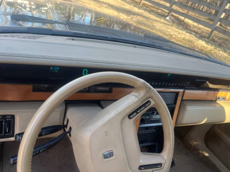 1985 Lincoln Continental Valentino Edition Dash