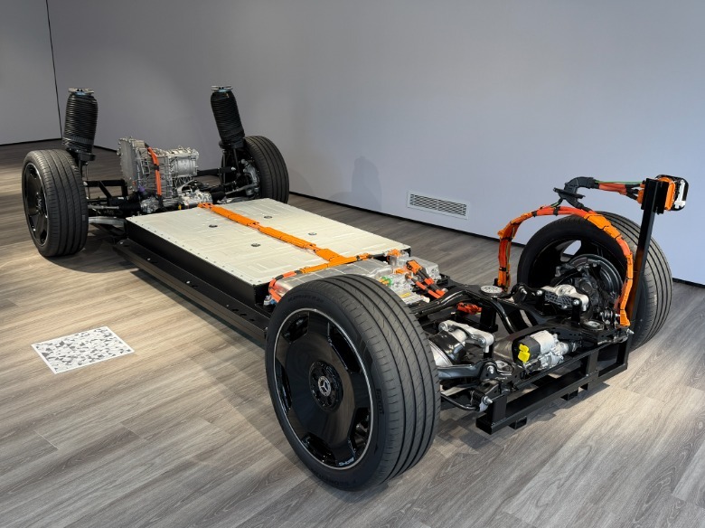 Platform of a Mercedes-Benz VLE