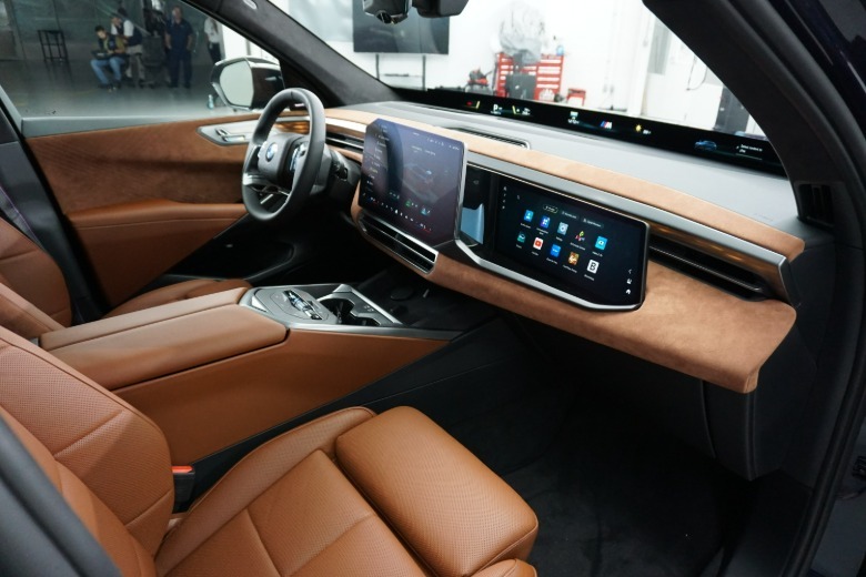 2027 BMW iX5 60 xDrive interior
