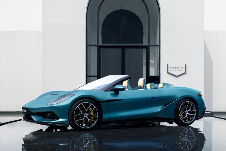 Front 3/4 view of a blue Denza Z Spider