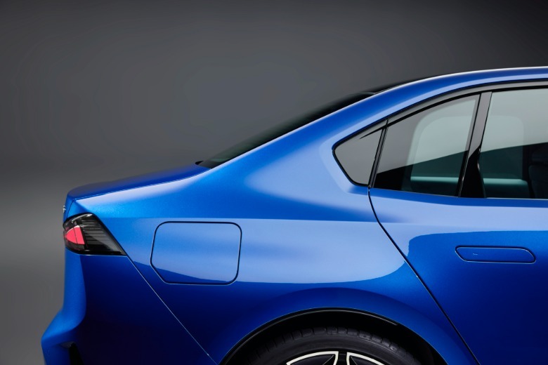 Rear end detail of a blue BMW i3