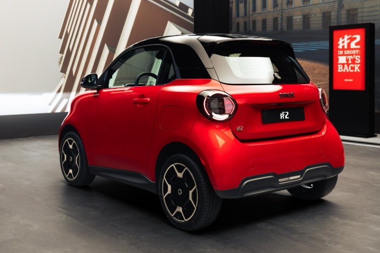 Rear 3/4 view of a red Smart #2