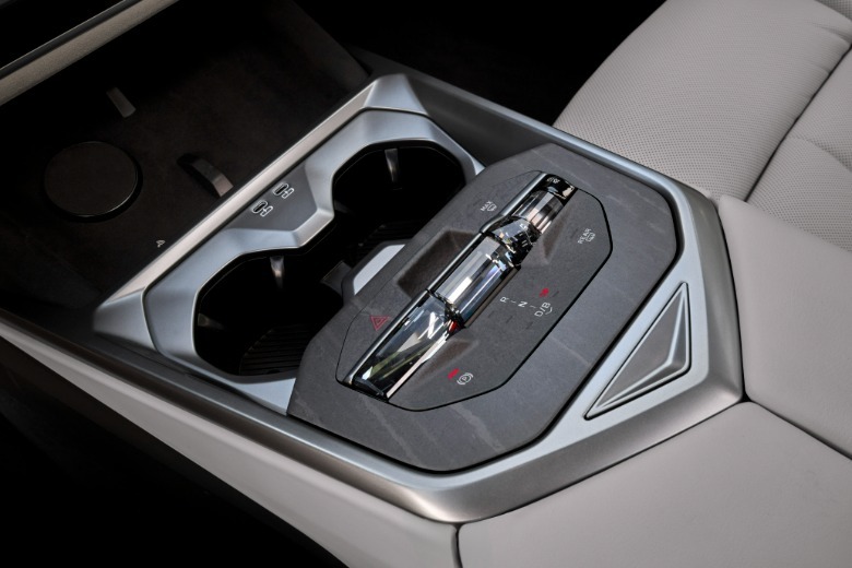 2027 BMW iX5 60 xDrive center console