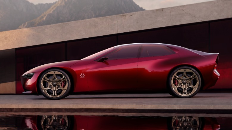 Side view of the Alfa Romeo Cuorerosso concept