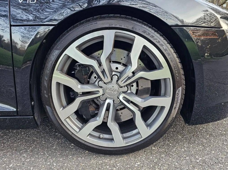 2012 Audi R8 5.2 Quattro Spyder wheel image