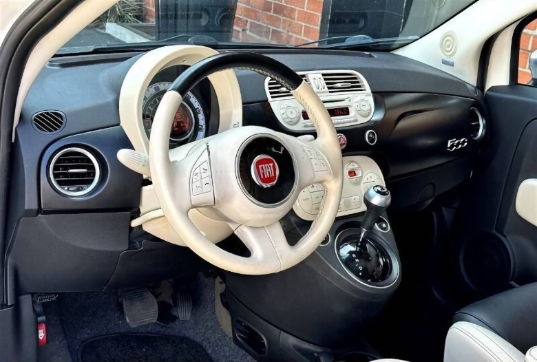 2012 Fiat 500 by Gucci interior image