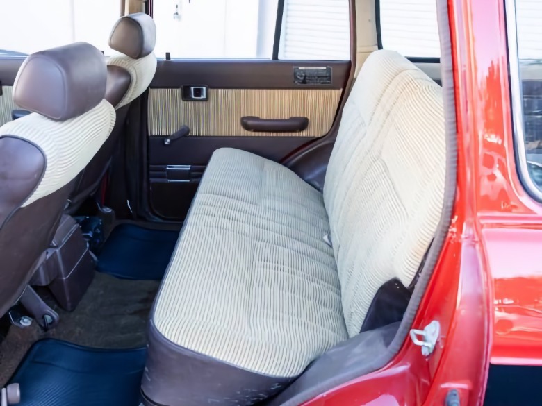 1984 Toyota Land Cruiser FJ60 rear seat image