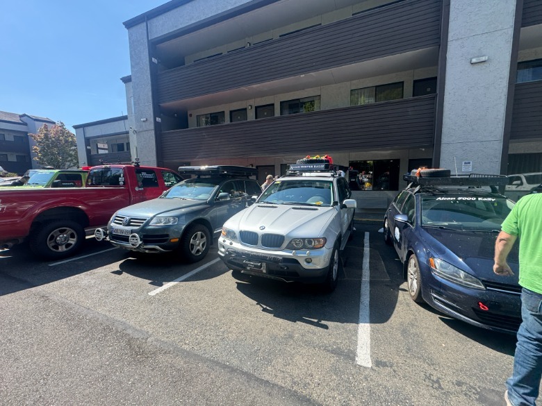 BMW X5 and Volkswagen Touareg on the Alcan 5000