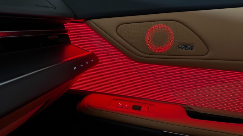 A photo of the red backlit bamboo door trim and speaker on the ES350e with the Luxury Package