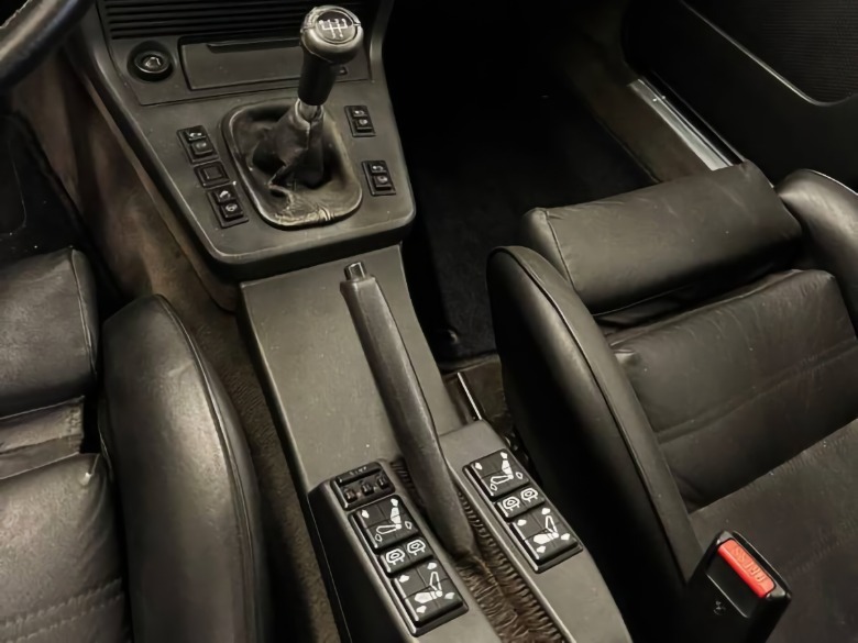 1985 BMW 635CSi console detail image