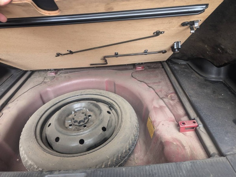 1994 Toyota Corolla Wagon spare tire well image