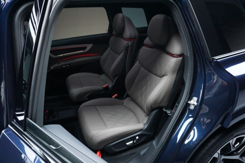 2027 Audi Q9 second row